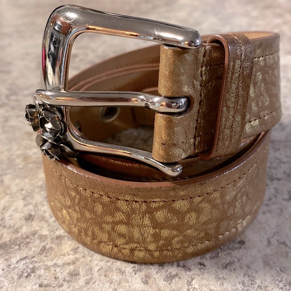 MIU MIU leather belt with roses 🌹 on the buckle. Made in Italy.
